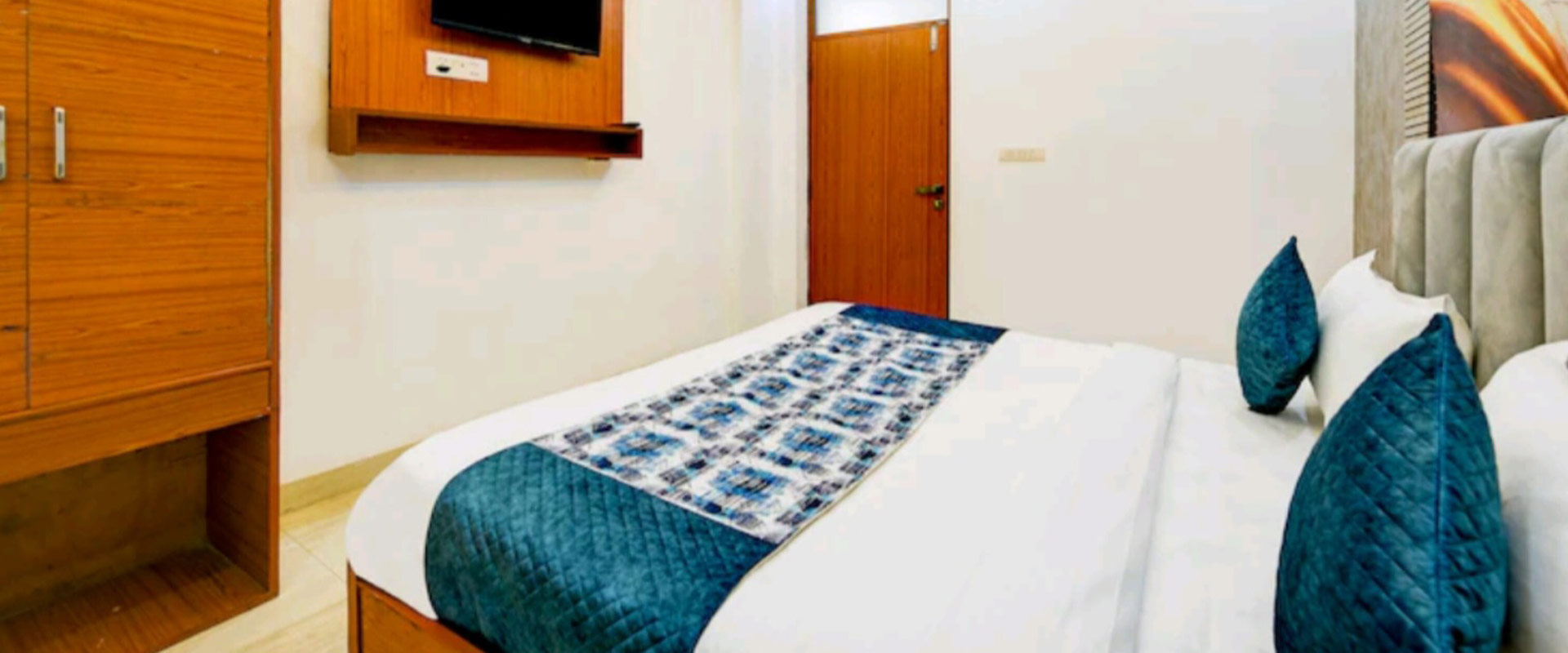 Hotel Galaxy - Deluxe Room